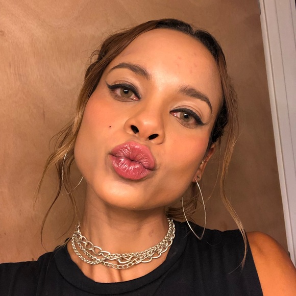 Meet your Posher, Alexandra - Picture 2 of 4